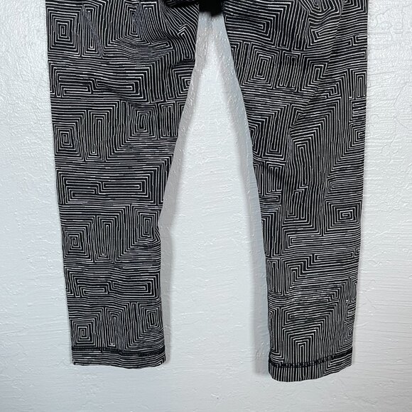 Lululemon Women 6 Black White Jacquard Wunder Under Crop III Leggings Wicking - Picture 6 of 9